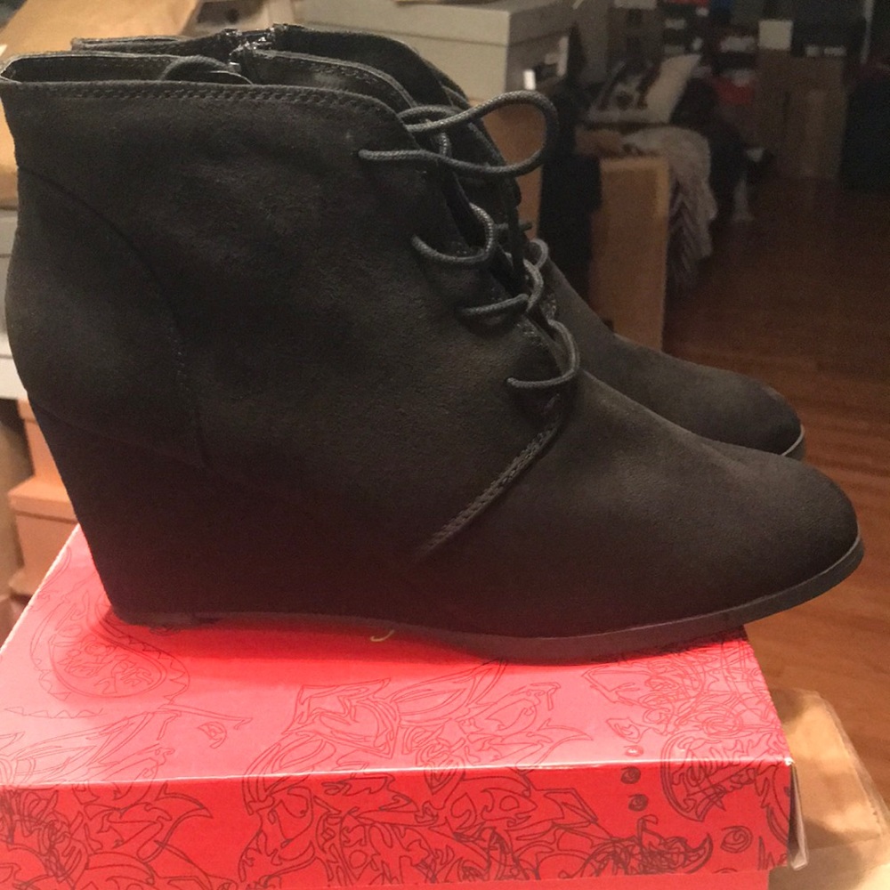 NEW American Rag Baylie Lace-Up Wedge Ankle Boots